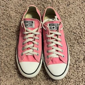 Women’s Pink converse